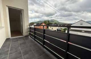 Wohnung mieten in 73265 Dettingen, Vollständig renovierte 2-Zimmer-Dachgeschosswohnung mit Balkon in Ortsrandlage, Dettingen unter Teck