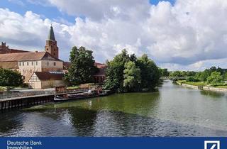 Wohnung kaufen in 14776 Brandenburg, Brandenburg - Altbaucharme trifft Havelblick - Stilvolle Etagenwohnung mit Balkon und Eichenparkett