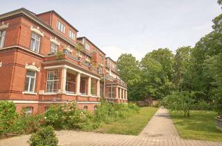 Wohnung mieten in Riesestraße, 12347 Britz, Stilvolle 2-Raum-Dachgeschosswohnung mit Balkon und Tiefgarage