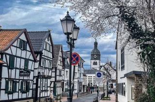 Wohnung mieten in 53359 Rheinbach, Vollmöbliert: 2-Raum-DG-Wohnung mit gehobener Innenausstattung mit Einbauküche in Rheinbach