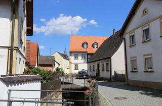 Wohnung mieten in Bachgasse 21, 96103 Hallstadt, Schöne, helle 3-Zimmer Dachgeschoss-Wohnung im Baudenkmal in Hallstadt