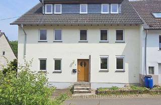 Haus kaufen in Münchweg, 55758 Sienhachenbach, Modernisiertes Einfamilien-Reihenendhaus mit Garten und Balkon