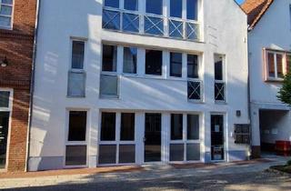 Wohnung mieten in 31840 Hessisch Oldendorf, Hessisch Oldendorf - Stufenlos, gern an Senioren, lichtdurchflutet u. sichtgeschützt, Terrasse, PKW - Plätze, Erstbezug in Hessisch Oldendorf