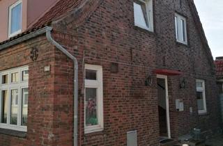 Einfamilienhaus kaufen in 25764 Wesselburen, Wesselburen - Einfamilienhaus mit Potenzial in Nordseenähe