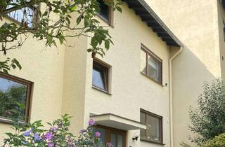 Wohnung kaufen in 53179 Bonn, Schöne leichte Hanglage Godesberg-Lannesdorf - Attraktive 2-Zi-ETW mit Supersonnendachterrasse.