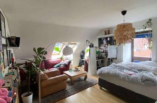 Wohnung kaufen in Brauweilerweg 149, 50933 Müngersdorf, Smart investieren: Vermietete 1,5-Zimmer-Dachgeschosswohnung mit Ausbaureserve & großem Keller