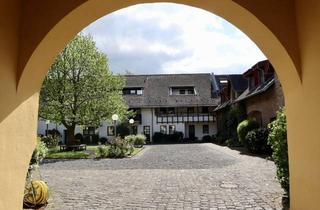 Wohnung kaufen in 50321 Brühl, Ein Traum wird wahr! Wunderschöne Maisonette-Wohnung! Exklusive Lage auf historischem Gutshof!