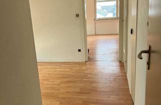 Wohnung mieten in Maurener Weg 82, 71034 Böblingen, Helle 1,5-Zimmer-Dachgeschosswohnung, Laminat, Badewanne, neue Dachfenster,