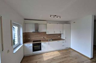 Wohnung mieten in Belzweg 36b, 33758 Schloß Holte-Stukenbrock, Gemütliche 2-ZKB Dachgeschosswohnung mit Südbalkon und PKW-Stellplatz in Bielefeld Jöllenbeck