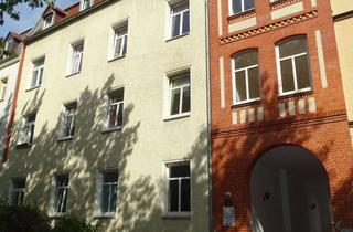Wohnung mieten in Huttenstraße 82, 06110 Lutherplatz, Schöne WG-geeignete Wohnung im Süden von Halle