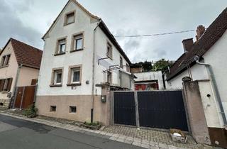 Einfamilienhaus kaufen in 76829 Godramstein, Einfamilienhaus mit Hof, Dachterrasse und Partyraum - teilweise renoviert