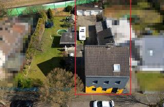 Haus kaufen in 40764 Langenfeld, Langenfeld-Richrath: Gemütliches Ein- bis Zweifamilienhaus mit drei Garagen