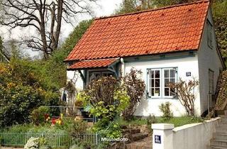 Anlageobjekt in Steinstraße XXX, 66822 Lebach, 2-Familienhaus mit Garten - provisionsfrei