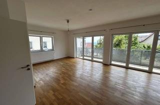 Wohnung mieten in Kaiserbergsteige 1/1, 73037 Göppingen, Großzügige 2,5-Zimmer-Wohnung mit Balkon und Tiefgarage in Hohenstaufen