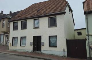 Mehrfamilienhaus kaufen in Bachstraße, 17094 Burg Stargard, Günstiges 6-Raum-Mehrfamilienhaus in Burg Stargard