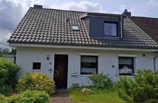 Reihenhaus kaufen in 23564 Lübeck, Lübeck - Reihenendhaus ruhige Lage, Dach und Fassade erneuertisoliert