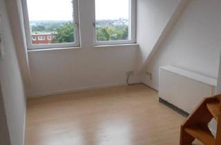 Wohnung kaufen in 24159 Kiel, Kiel - Helle Tiny DG-Wohnung, eigener PKW-Stellplatz in Kiel-Holtenau