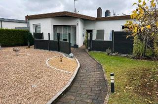Haus kaufen in 66793 Saarwellingen, Saarwellingen - Bungalow in Riegelsberg in einem Gässchen