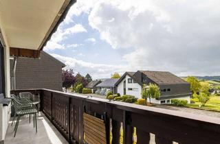 Wohnung kaufen in 59955 Winterberg, Stilvoll sanierte Etagenwohnung mit Balkon und Fernblick ins Grüne