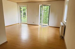 Wohnung kaufen in 93152 Nittendorf, Helle und ruhige Souterrain Wohnung in Top Lage im Markt Nittendorf mit Garten, EBK und Stellplatz