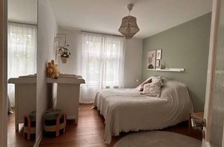 Wohnung kaufen in 20259 Eimsbüttel, Schöne 2-Zimmer-Altbauwohnung mit Balkon in Eimsbüttel