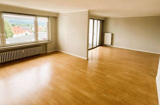 Wohnung mieten in Fontanestraße (4. Og Südwest), 31785 Hameln, Renovierte 2 1/2 Zimmer-Wohnung mit Balkon und EBK mit Blick auf Hameln u. Klüt, provisionsfrei