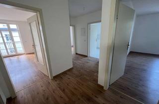 Wohnung mieten in Mittelstraße, 09232 Hartmannsdorf, 1. OG mit Balkon am Wohnzi. / Laminat und Bad mit Fenster + Wanne