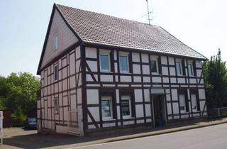 Haus kaufen in 31073 Delligsen, Schönes Fachwerkhaus mit zwei vermieteten Wohnungen in Delligsen