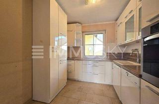 Wohnung kaufen in 85055 Ingolstadt, Elegantes Zuhause mit eigenem Dachgeschoss