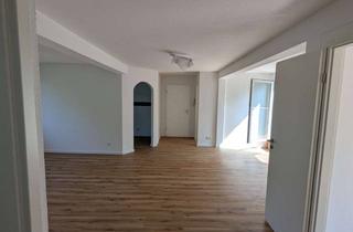 Wohnung mieten in Jahnstraße, 46145 Sterkrade-Mitte, Geschmackvolle 4,5-Zimmer-DG-Wohnung mit gehobener Innenausstattung mit Balkon in Oberhausen