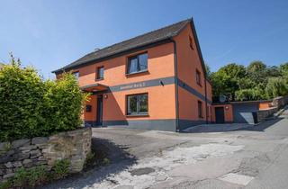 Haus kaufen in Annener Berg, 58454 Witten, Teilmodernisiertes Zweifamilienhaus mit Garage und Stellplatz auf 566 m² Grundstück
