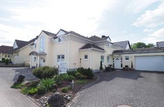 Haus kaufen in 56244 Helferskirchen, Helferskirchen - Attraktives Zweifamilienhaus in schöner Lage von Helferskirchen