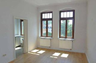 Wohnung mieten in Dresdner Straße 196, 01705 Freital, Freundliche 2-Zimmer-Wohnung mit neuem Laminatboden "Dielenoptik", einfacher Einbauküche & Dusche