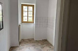 Wohnung mieten in Fleischhauer Straße, 06449 Aschersleben, Zauberhafte Dreiraum-Wohnung mit interessantem Schnitt!