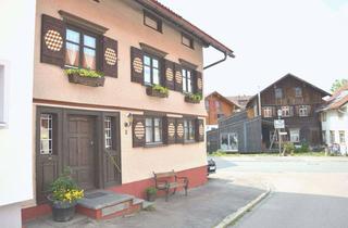 Haus kaufen in 88179 Oberreute, Gelegenheit - gepflegtes historisches Haus mit Garten + 2 Garagen direkt im Zentrum von Oberreute