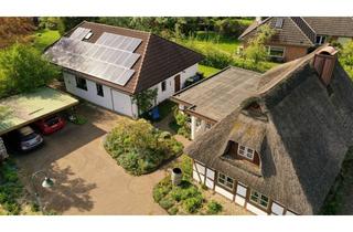 Haus kaufen in 24809 Nübbel, Reetdach-EFH mit großem Garten – Einliegerwohnung, Büro und Carport -Grdst. teilbar!