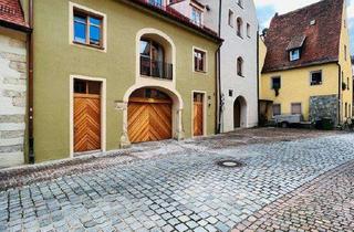 Wohnung mieten in Schattenhofergasse, 93047 Innenstadt, Außen historisch, innen modern. Stilvolle 3-Zimmer-Wohnung