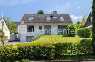 Einfamilienhaus kaufen in 76337 Waldbronn, Waldbronn - Wohnen direkt am Waldrand! Großes Einfamilienhaus mit Garage und Garten in Waldbronn