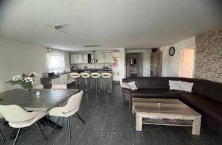 Wohnung kaufen in 97980 Bad Mergentheim, Bad Mergentheim - 4,5 Zimmer Etagenwohnung mit Garten, Garage und 2 Stellplätzen