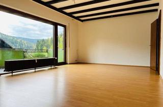 Wohnung kaufen in 77776 Bad Rippoldsau-Schapbach, Idyllisches Zuhause am Waldrand - Lichtdurchflutete 3-Zi-Wohnung mit Balkon, Loggia und Freisitz