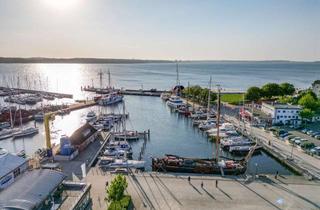 Wohnung kaufen in 24235 Laboe, Ein besonderer Wohntraum mit atemberaubendem Ausblick auf die Förde und den Hafen von Laboe
