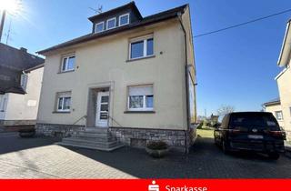 Haus kaufen in 57635 Weyerbusch, Ein-Zweifamilienhaus in zentraler Lage von Weyerbusch mit großem Grundstück