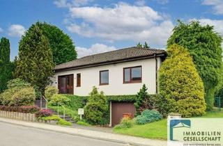 Haus kaufen in 56276 Großmaischeid, Walmdachbungalow mit großem Garten in gefragter Ortslage von Großmaischeid!