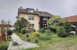 Haus kaufen in 96103 Hallstadt, 3-Familienhaus in TOP-Lage mit Garten, Carport & Zukunftsperspektive!