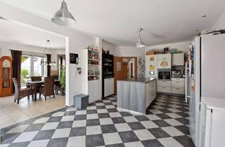 Haus kaufen in 96172 Mühlhausen, Energie-Effizienz A+ ! Mit Photovoltaik und Wärmepumpe! Modernes Haus mit traumhaft großem Garten.