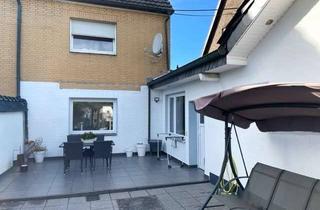 Doppelhaushälfte kaufen in 41379 Brüggen, Modernisierte Doppelhaushälfte mit Innenhof, Terrasse, Garten, Garage