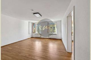 Wohnung kaufen in 10119 Prenzlauer Berg, Bezugsfrei: Dachgeschosswohnung mit gemütlicher Raumatmosphäre und Terrasse