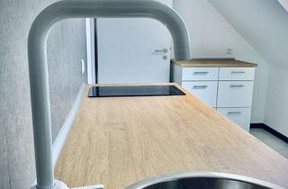 Wohnung mieten in Lintforter Str., 47445 Moers, Wunderschöne 2-Raum-Dachgeschosswohnung mit Einbauküche im Herzen von Moers-Repelen
