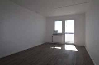 Wohnung mieten in Zingster Straße 30, 04207 Lausen-Grünau, Ab 15.07.2025 bezugsfrei! Frisch renovierte 4 Zimmer mit ebenerdiger Dusche ** Südbalkon ** Aufzug!