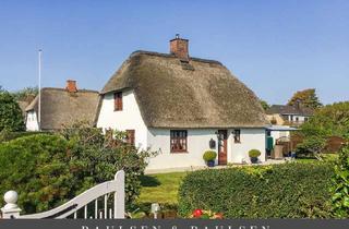 Haus kaufen in 25980 Sylt, Charmantes Haus unter Reet in top Lage von Alt-Westerland